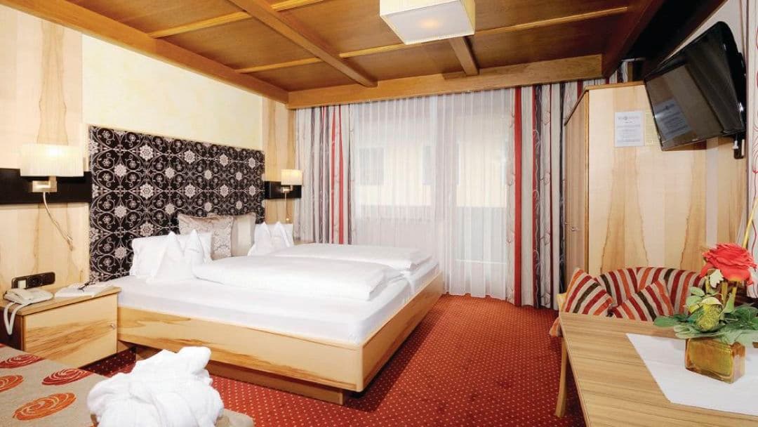 AUS_MAY_010_11_SMWebOriginalCompressed