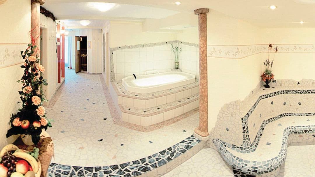 AUS_MAY_010_13_CRWebOriginalCompressed