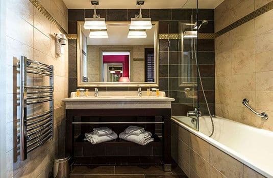 resort_carousel_clubmed-bathroom