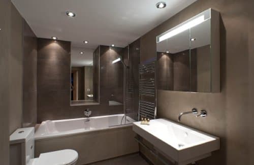 eterlou_room_2_bathroom_resized_2