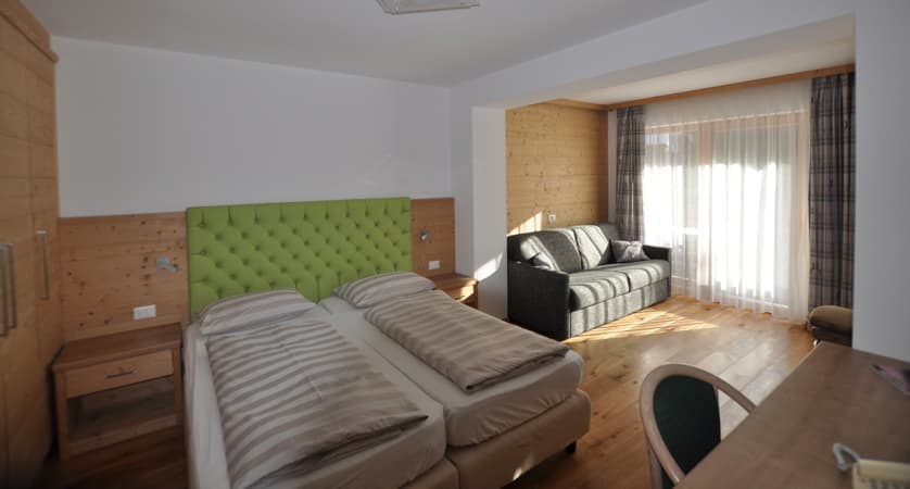 hotel-claudia-guest-room