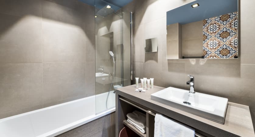 A4 &amp; B4 Apartment bathroom