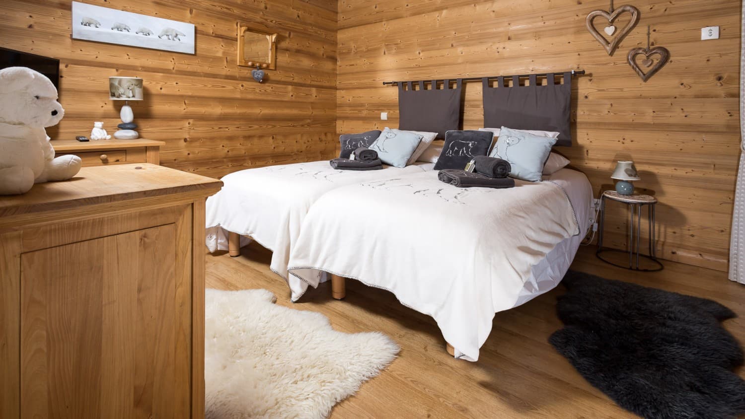 Chez-Nous-Twin-Bedroom-4-1500x844 (1)