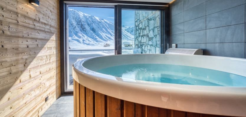 chalet-arktic-hot-tub