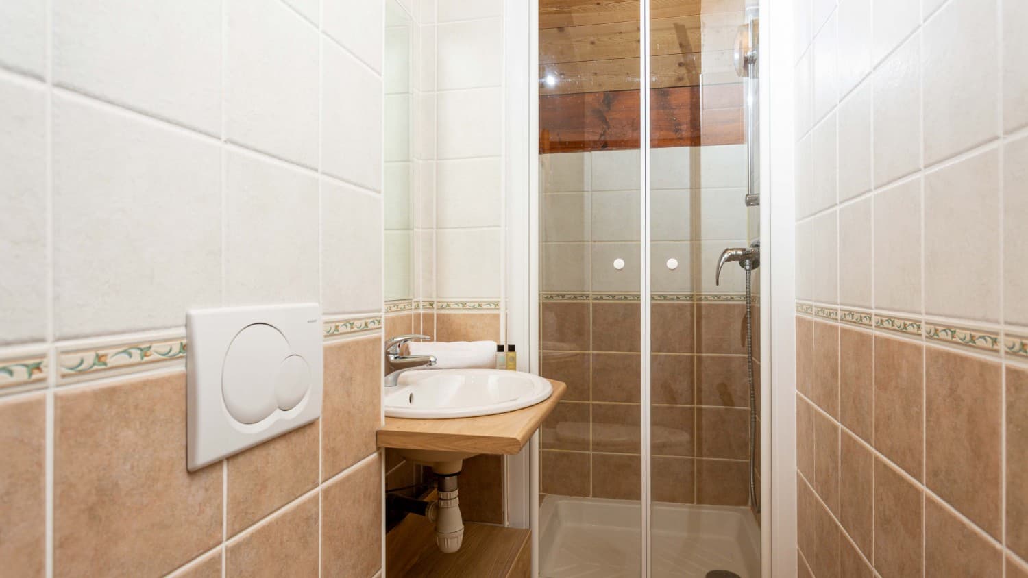 Cretier-Bathroom-1500x844