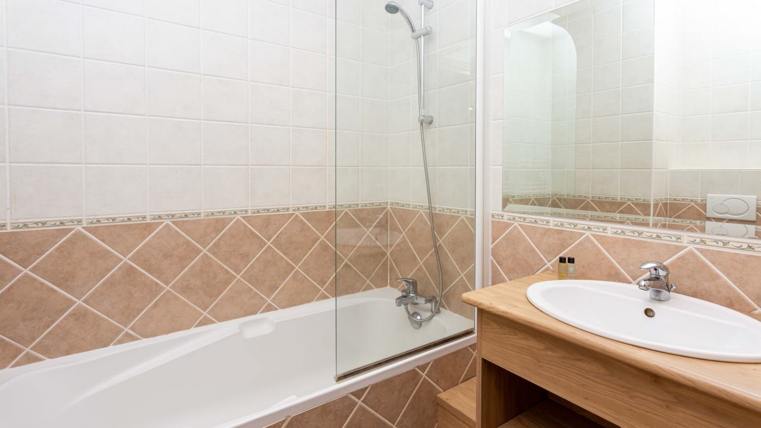 Piccard-Bathroom-1500x844