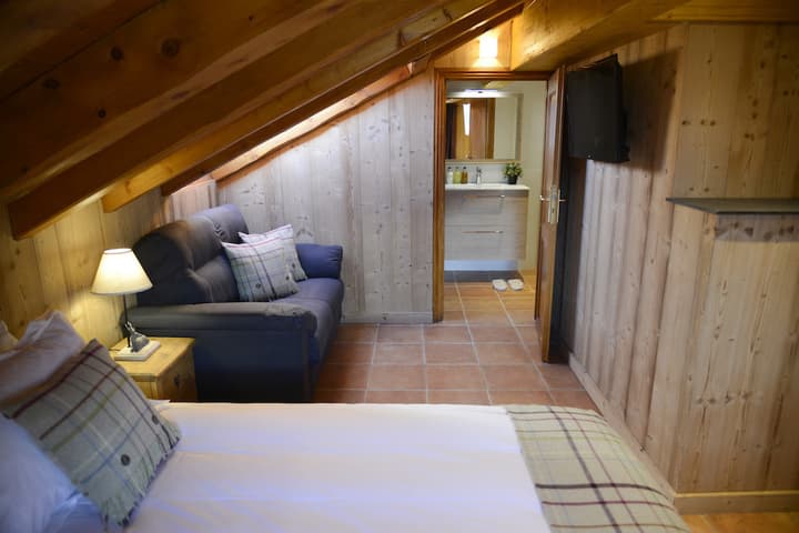 Room_5-Bedroom3-Bramble_LR