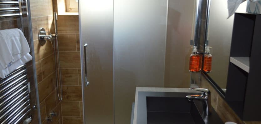 hotel-montana-bathroom