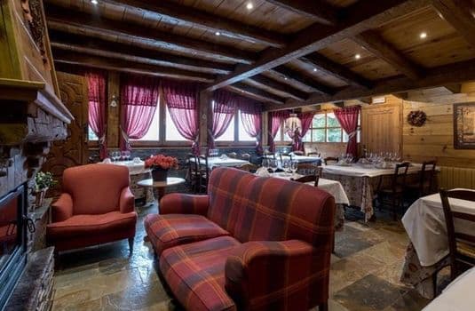 resort_carousel_Val-de-Ruda-lounge