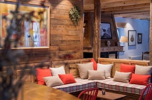 resort_carousel_Val-de-Ruda-sofa