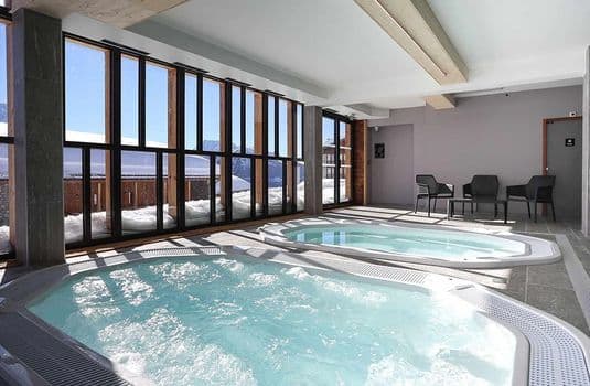 resort_carousel_hotel-alparena-jacuzzi