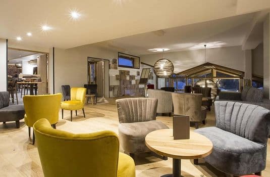 resort_carousel_hotel-alparena-lounge