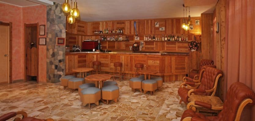 hotel-holiday-debili-bar