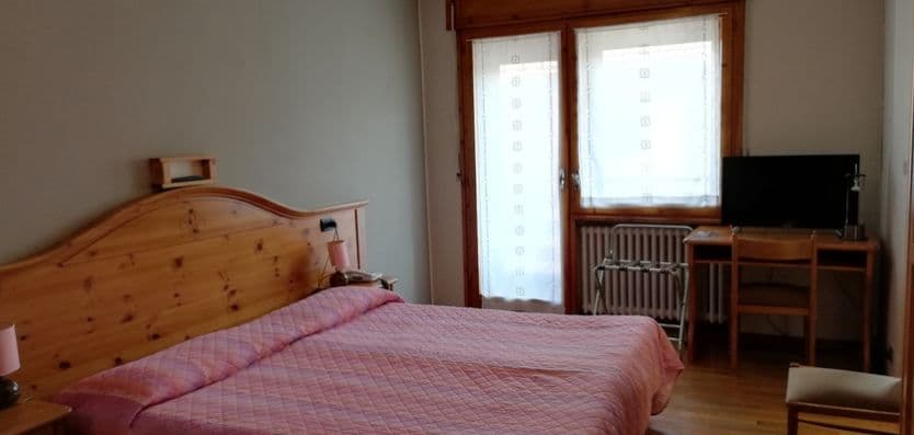 hotel-holiday-debili-double-bedroom