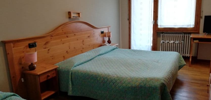 hotel-holiday-debili-triple-bedroom