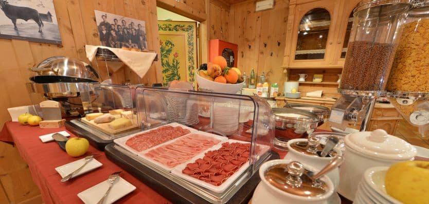 hotel-livigno-breakfast-buffet