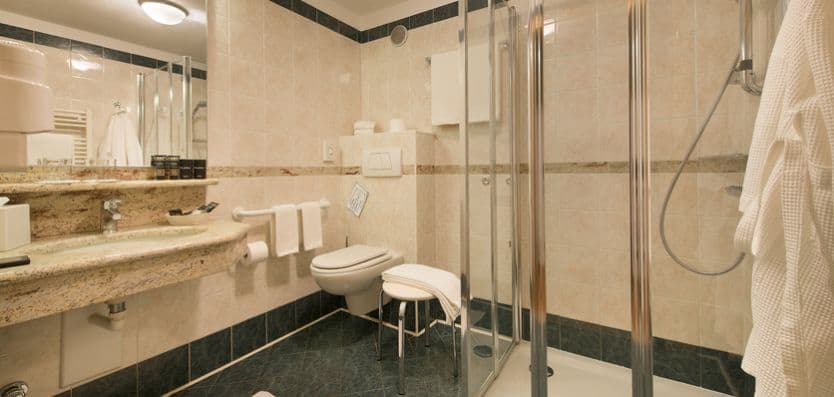 hotel-st-michael-bathroom