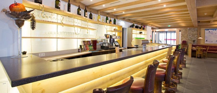 austria_st-anton_hotel-alte-post_bar2