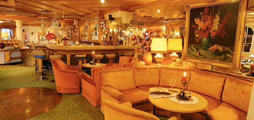 hotel-bauer-saalbach-bar-area