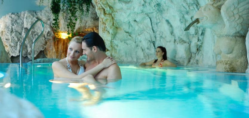 hotel-bauer-saalbach-pool-wellness-3