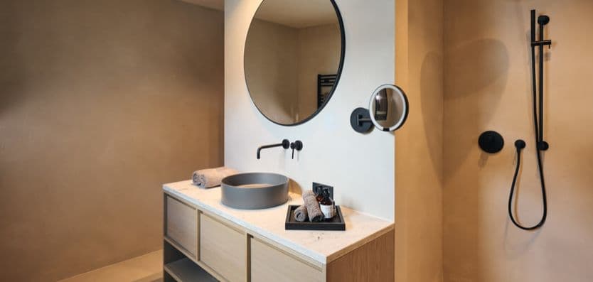 hotel-ullrhaus-st-anton-bathroom-1