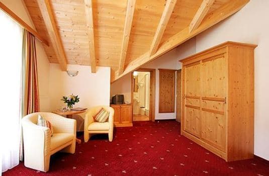 resort_carousel_Garni-Litzer-Seating (1)