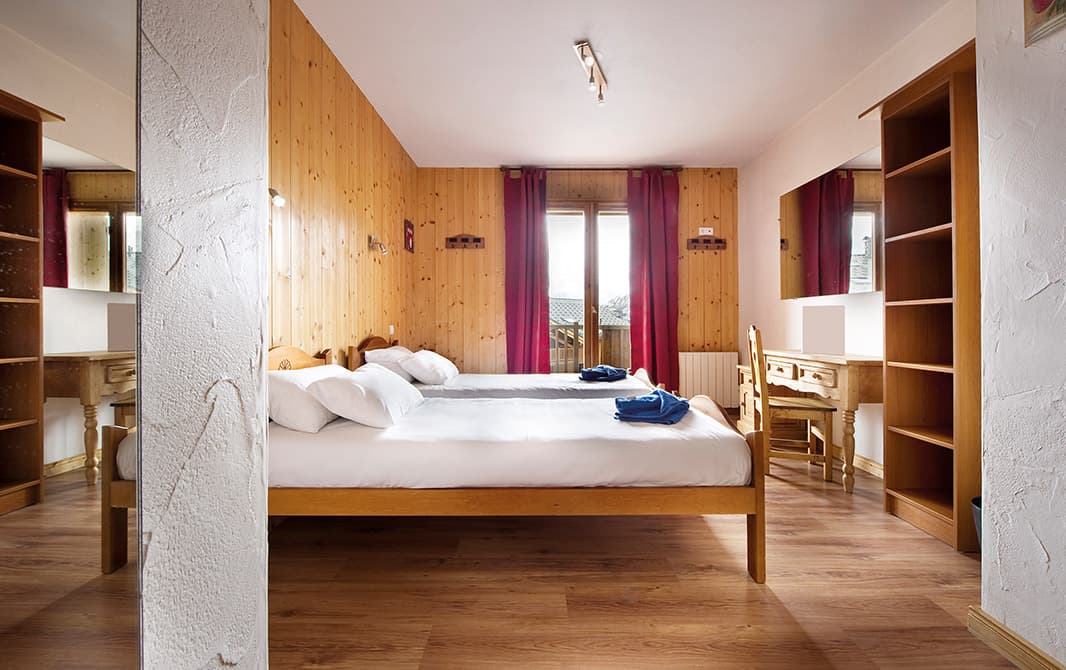 Aigle-Royal-bedroom-NEW