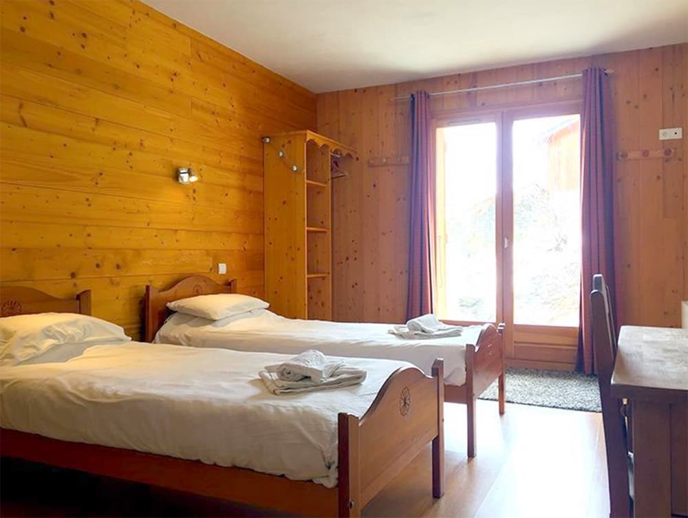 Chalet-La-Perle-bedroom