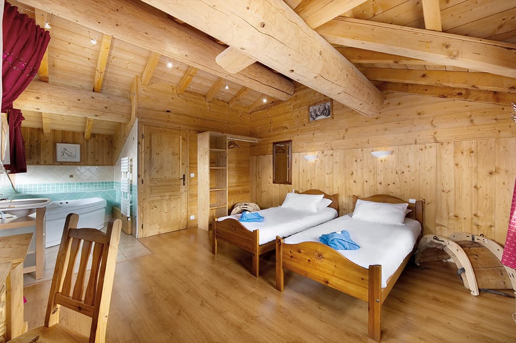 La-Perle-bedroom-NEW (1)