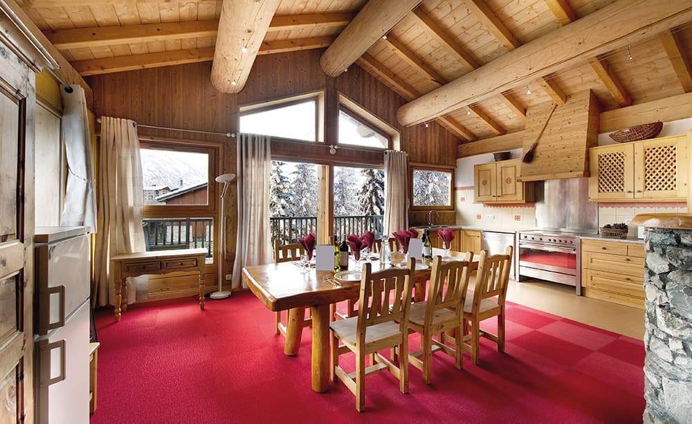 La-Perle-dining-snow-web