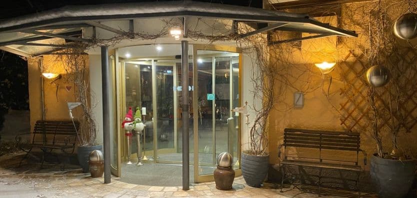 edelweiss-kitzbuhel-winter-entrance