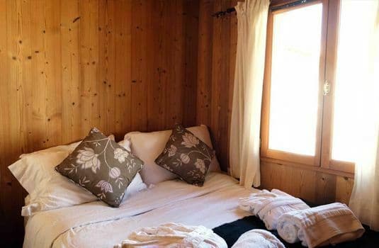 resort_carousel_hayley-bed