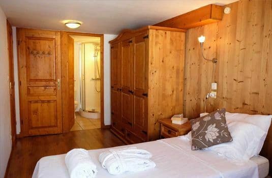 resort_carousel_hayley-room