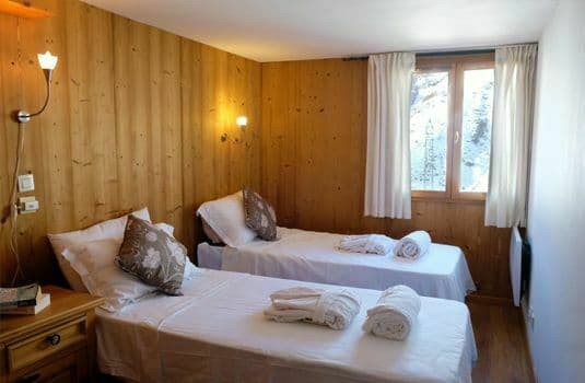 resort_carousel_hayley-twin-room