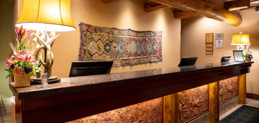 157_banff_caribou_lodge_reception