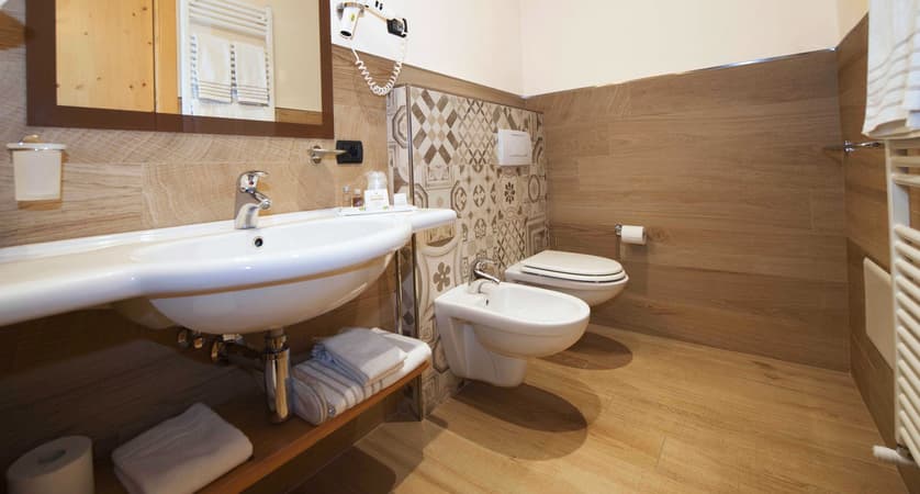 Superior room bathroom