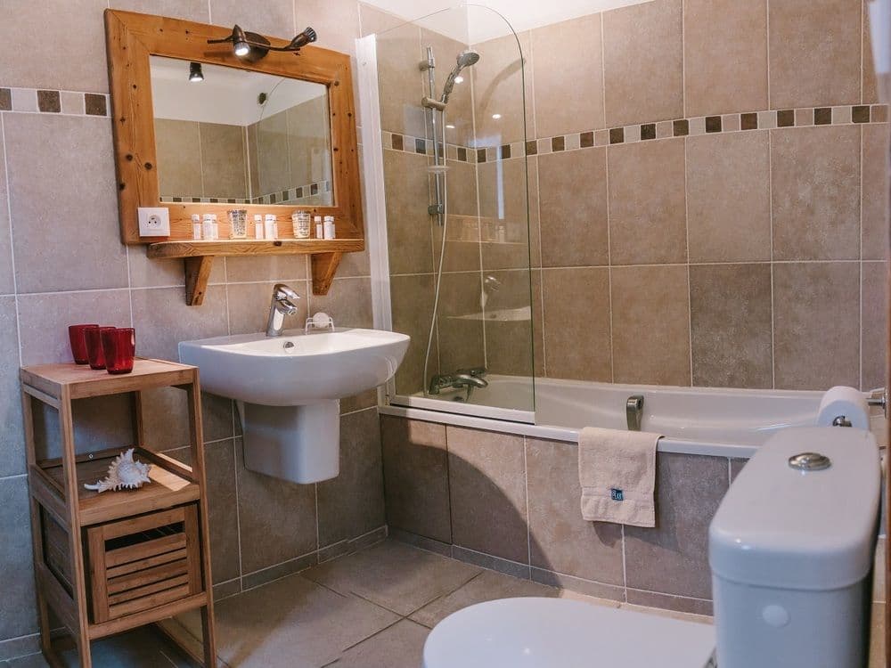 content_Bedroom_4_bathroom__3_