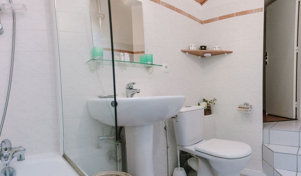 landscape_WEST_Bedroom_1_bathroom__4_