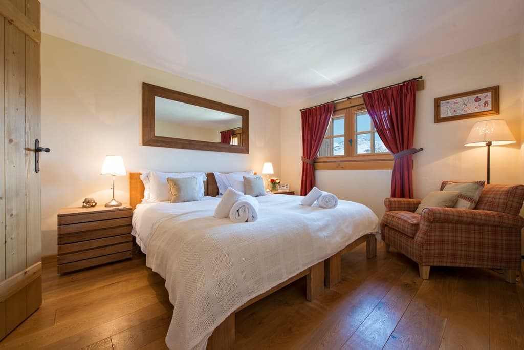 Chalet-Dunmore-Guestroom-1