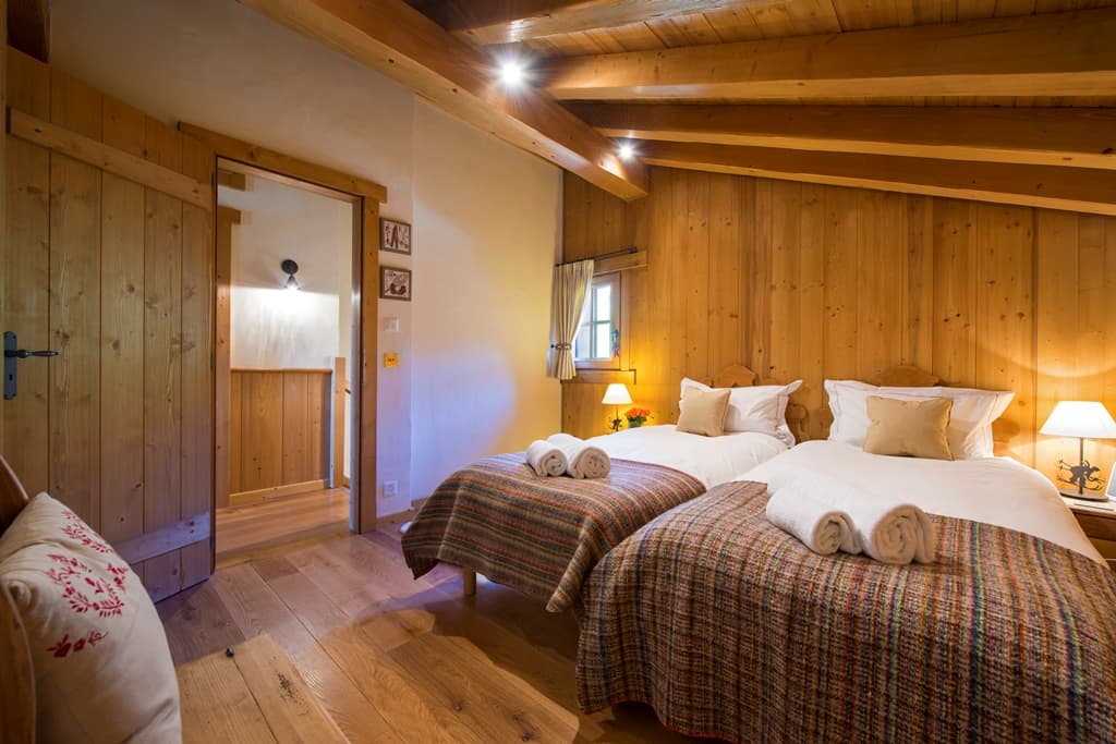Chalet-Dunmore-Guestroom-3