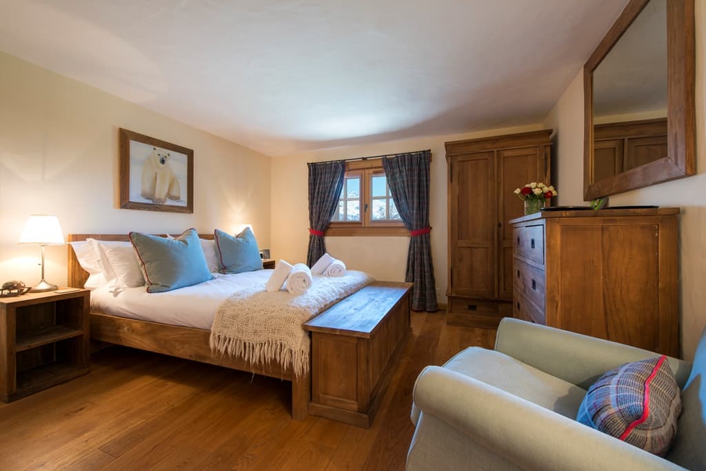 Chalet-Dunmore-Guestroom-4