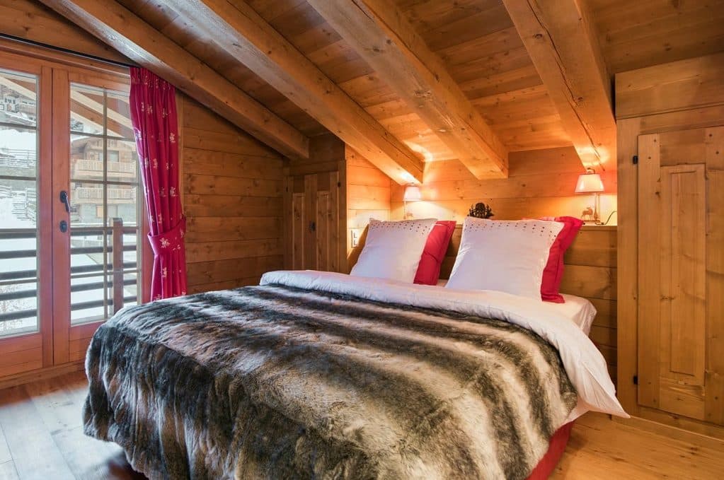 Chalet-Sophia-Bedroom1-e1582886806341