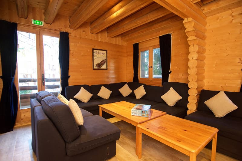 Christine_Lounge_Area_Right-800x532