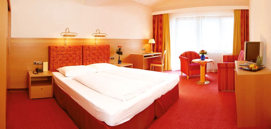 austria_mayrhofen_hotel-strass_bedroom