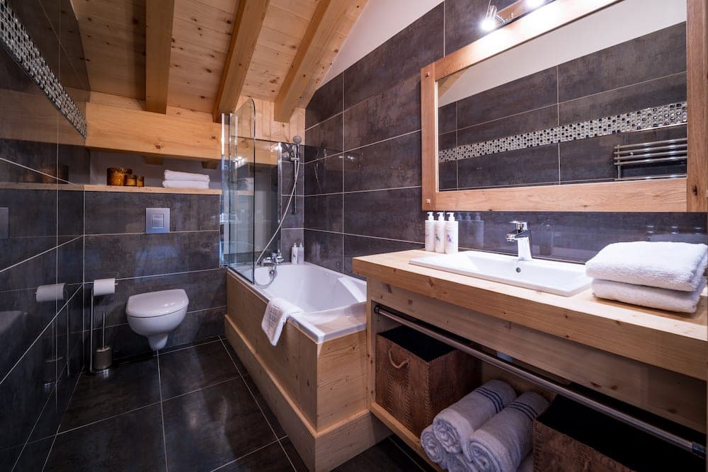 bathroom_2-1.jpg-sml