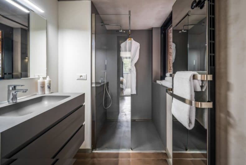 bathroom_2-sml-790x530