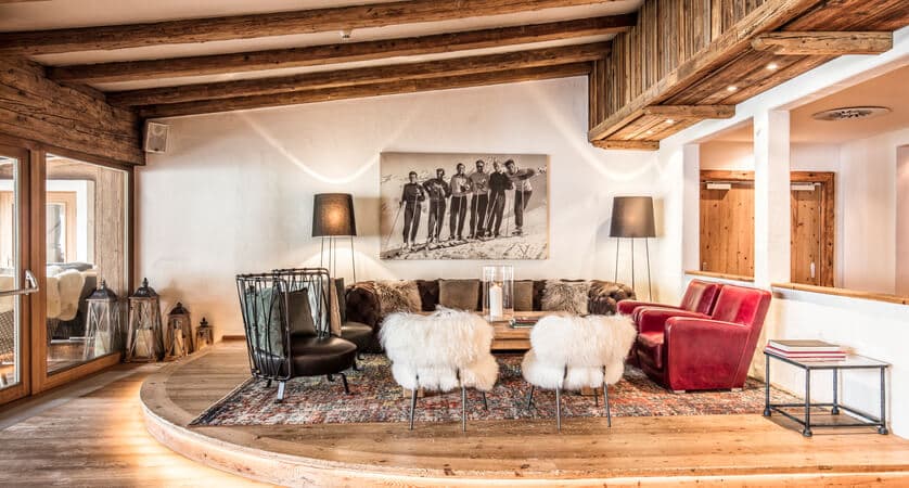 hotel-kitzhof-kitzbuhel-looby-and-bar