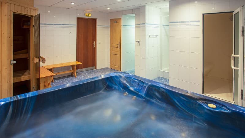 katalin hottub_Z_maxi_x800y450