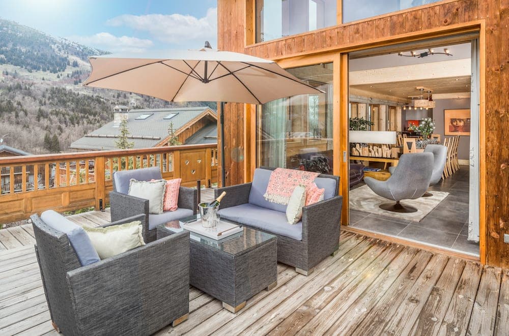 outdoor_seating_1.jpg-sml