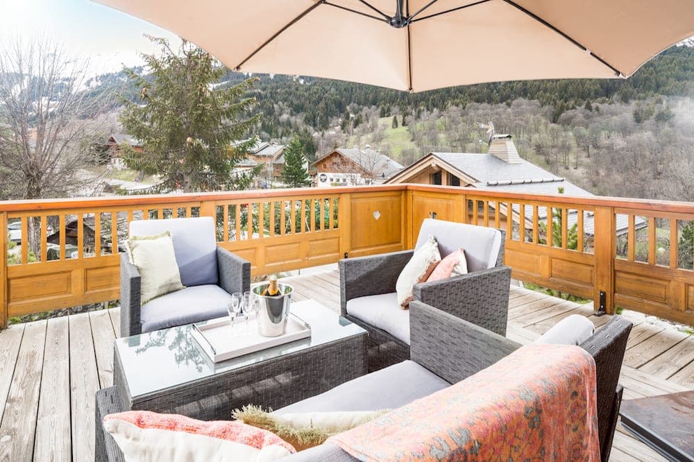 outdoor_seating_2.jpg-sml